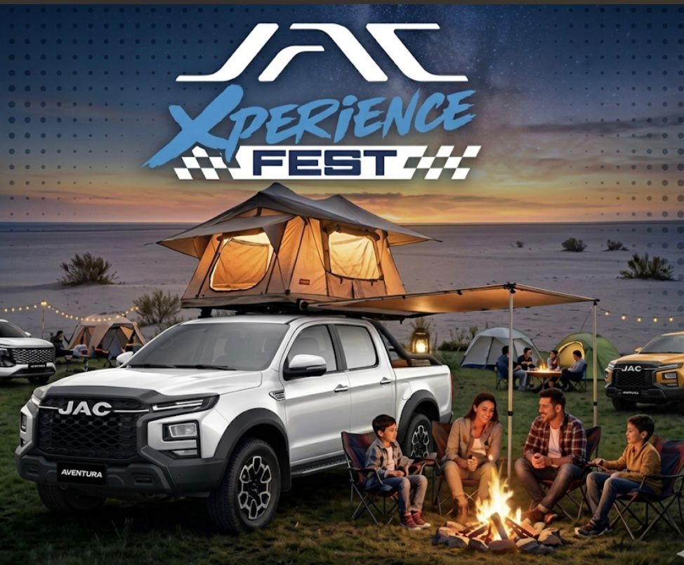 Acampada JAC Experience Fest — familias acampando junto a vehículos JAC bajo las estrellas